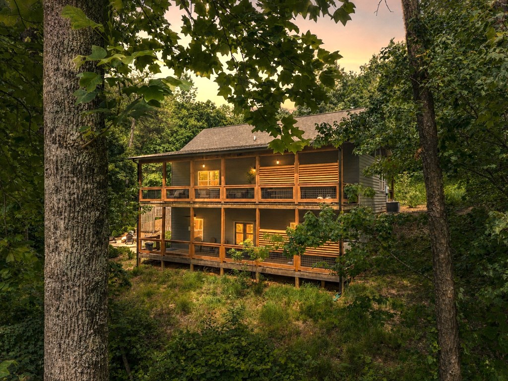 435526 Blue Ridge Active