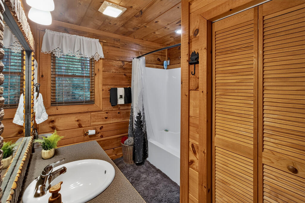 435554 Morganton Active