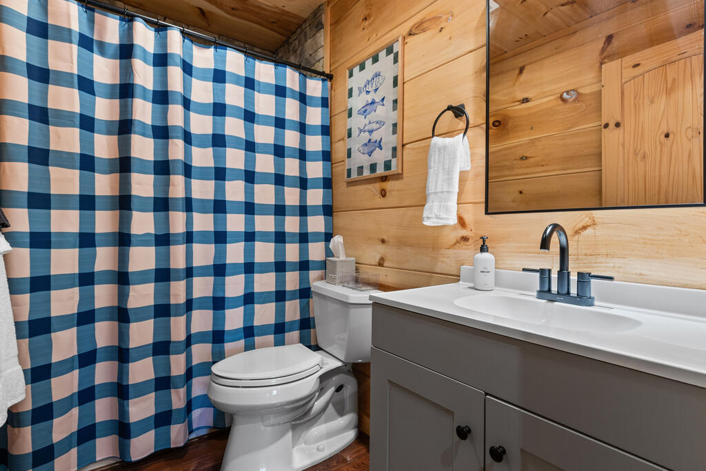 435584 Blue Ridge Active