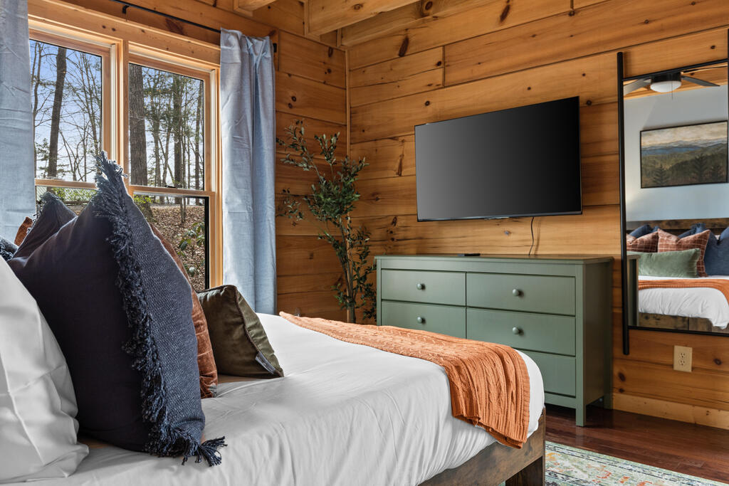 435584 Blue Ridge Active