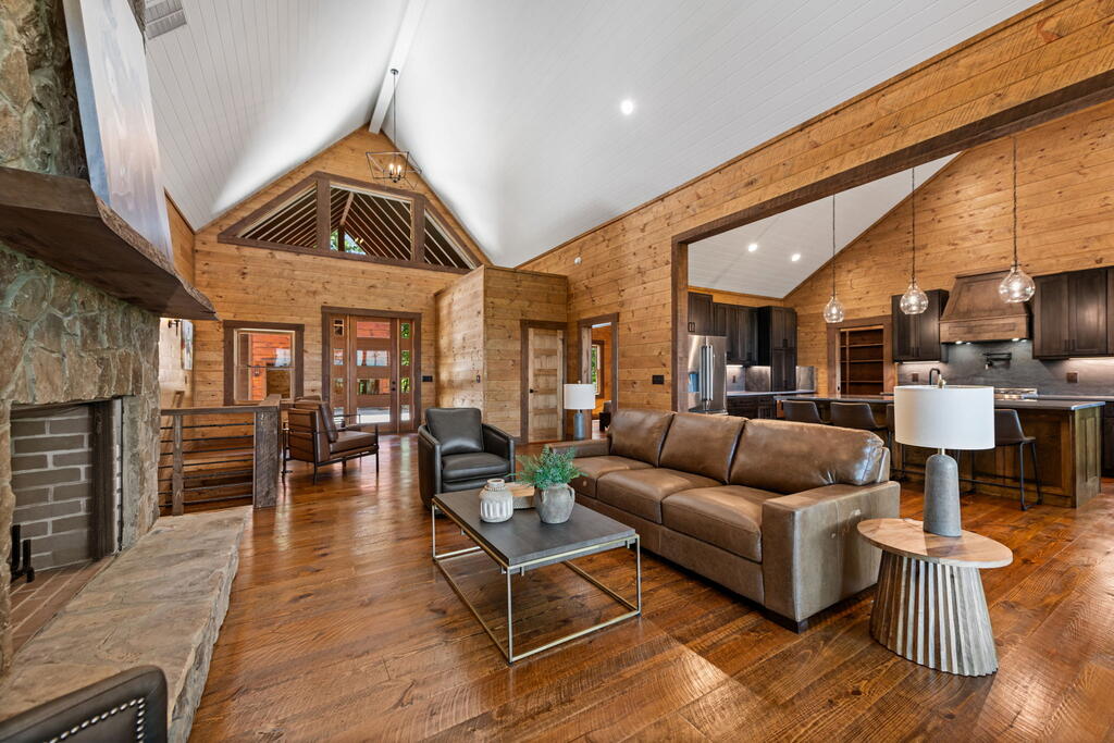 435652 Morganton Active