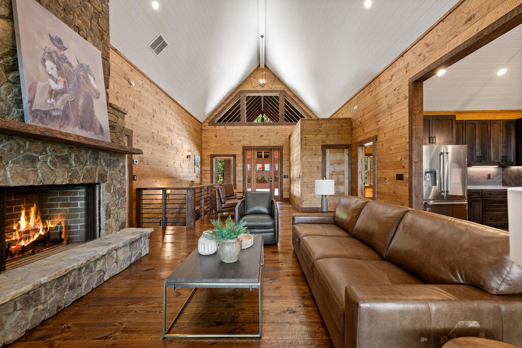 435652 Morganton Active