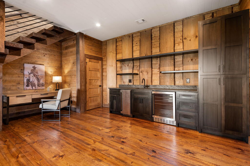 435652 Morganton Active