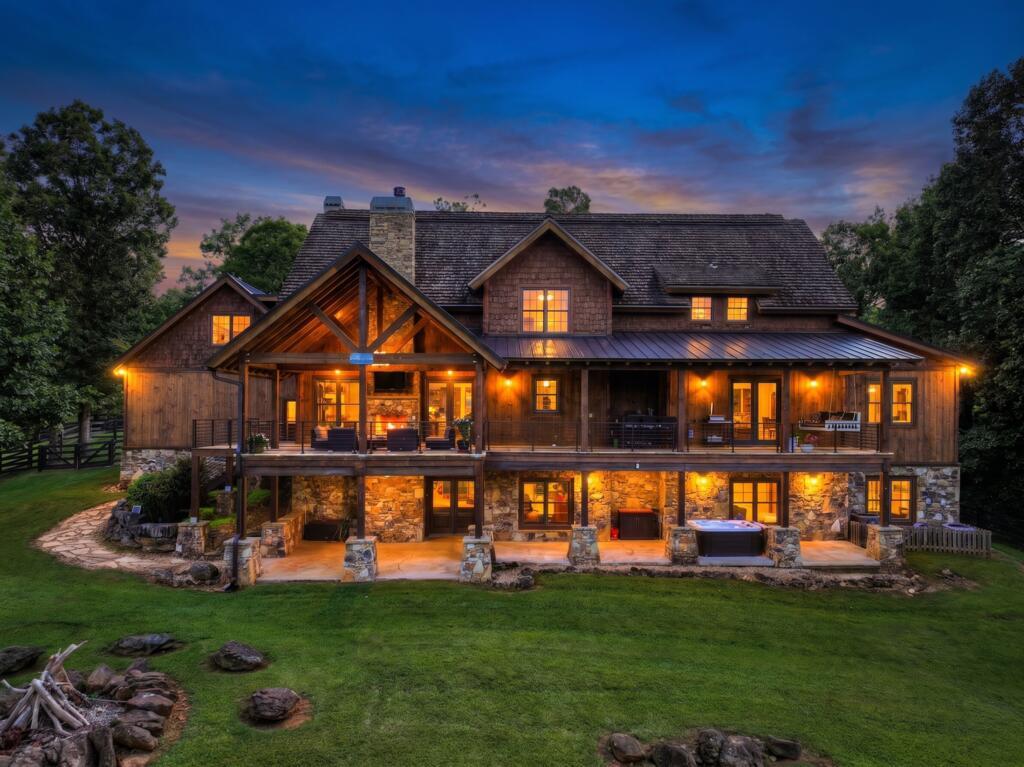 435680 Blue Ridge Active