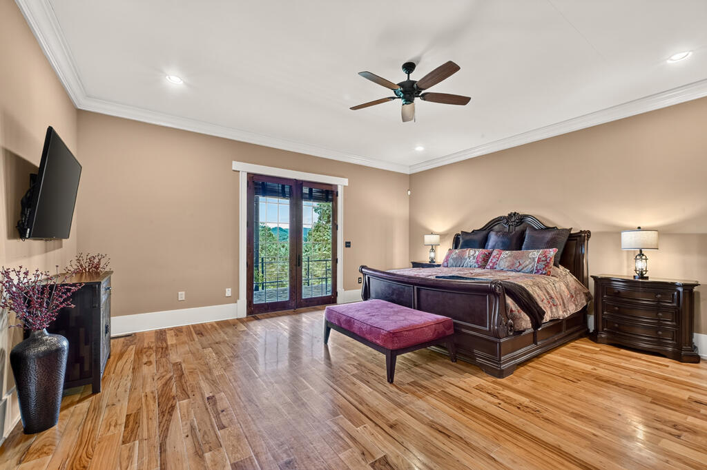 435680 Blue Ridge Active