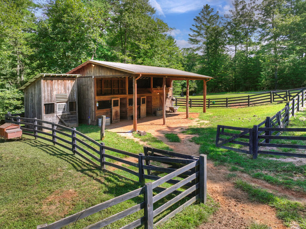 435680 Blue Ridge Active