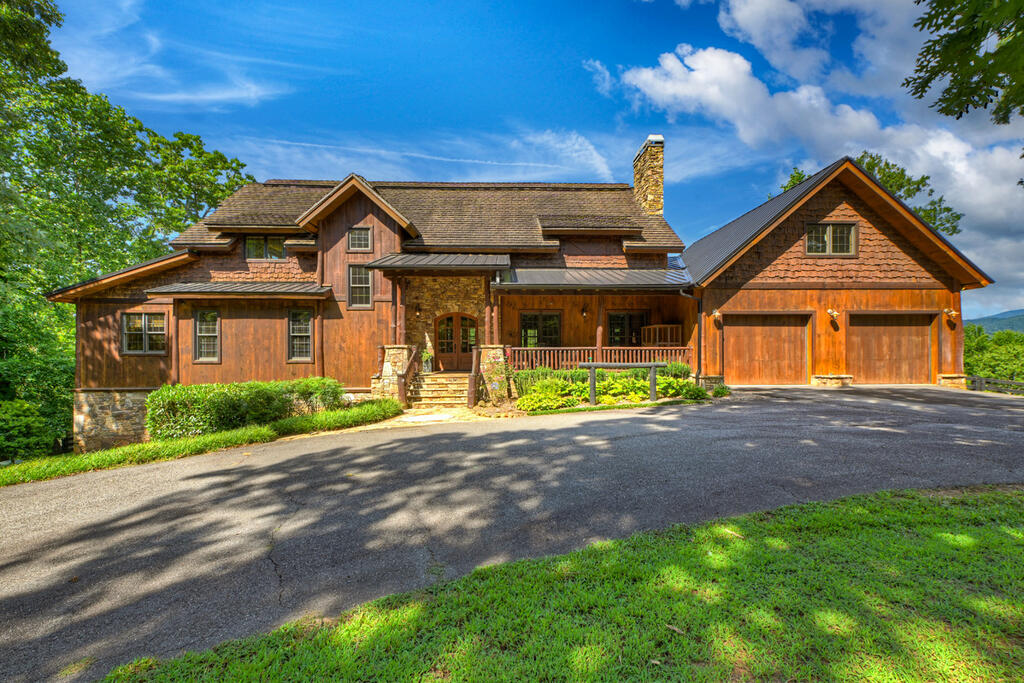 435680 Blue Ridge Active