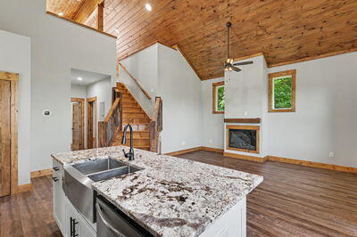 435686 Hayesville Active