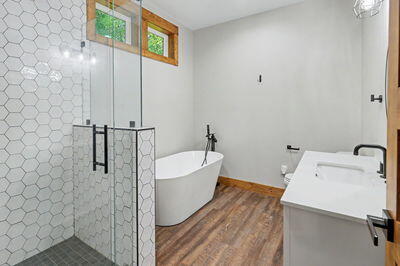 435686 Hayesville Active