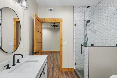 435686 Hayesville Active