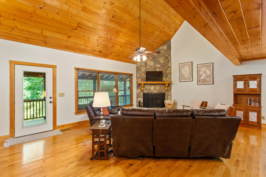 435689 Ellijay Active