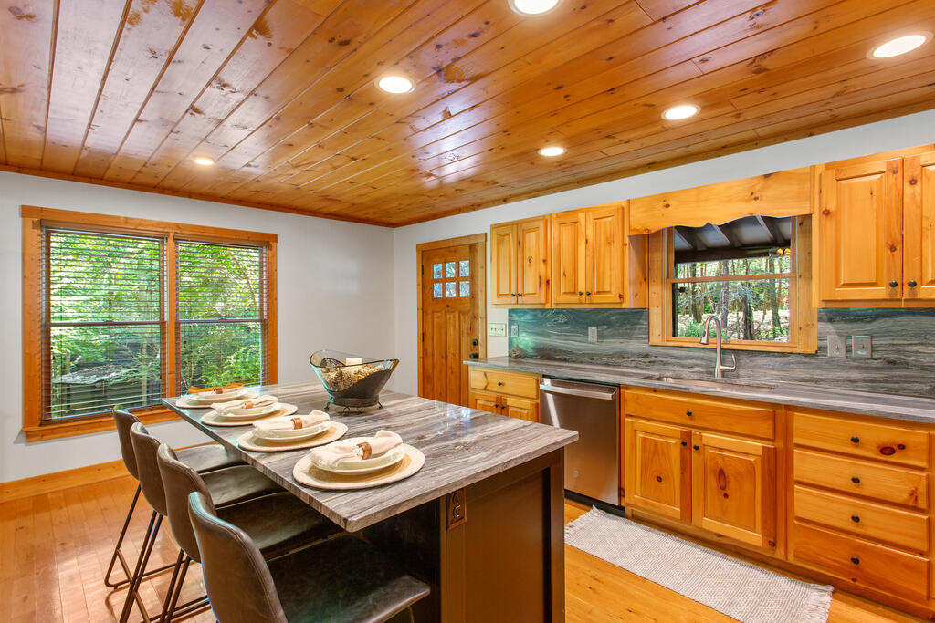 435689 Ellijay Active