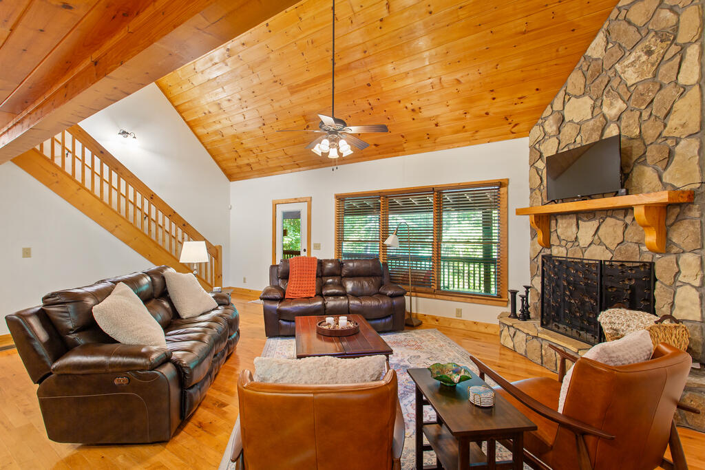 435689 Ellijay Active