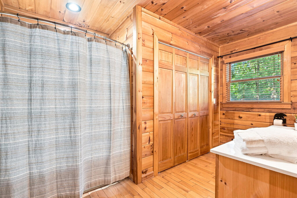 435728 Blue Ridge Active