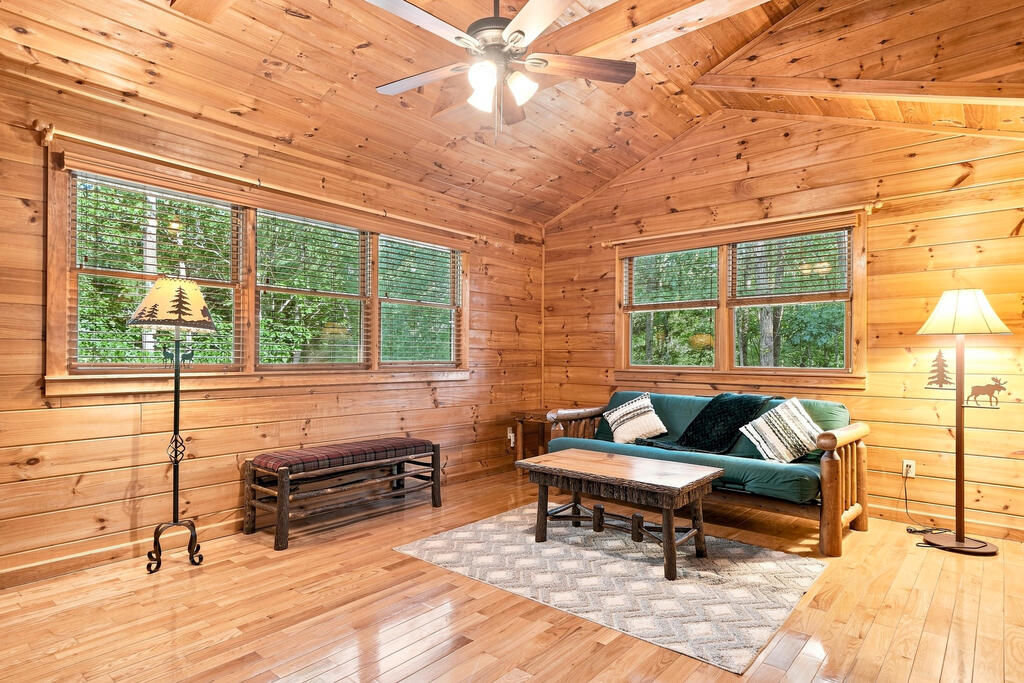 435728 Blue Ridge Active