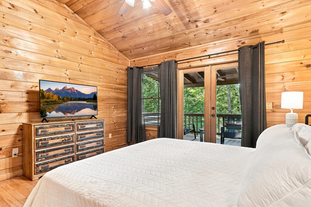 435728 Blue Ridge Active
