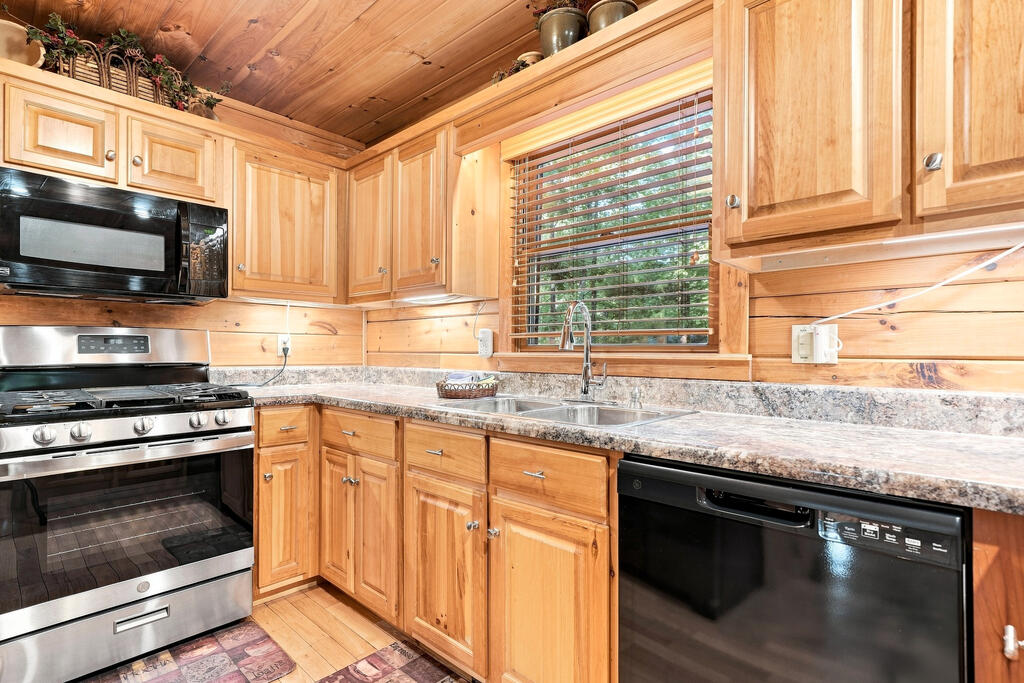 435728 Blue Ridge Active