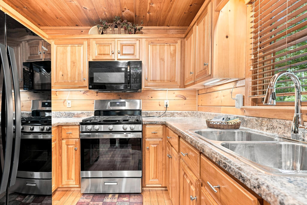 435728 Blue Ridge Active