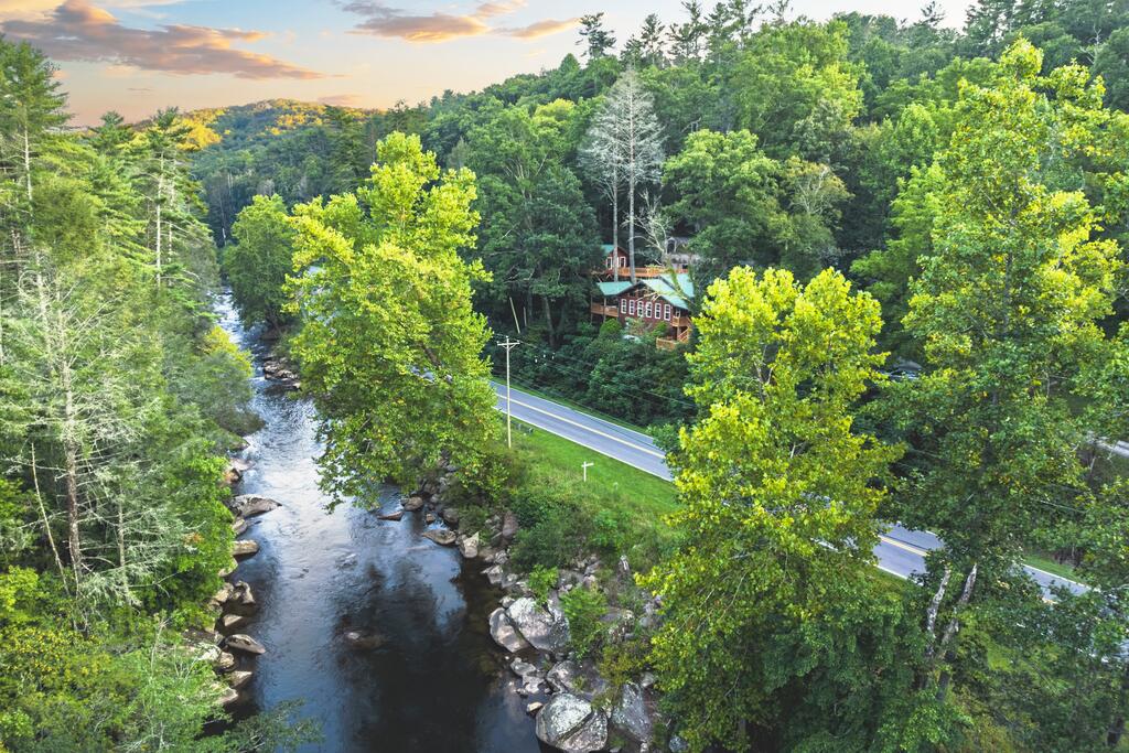 435736 Blue Ridge Active