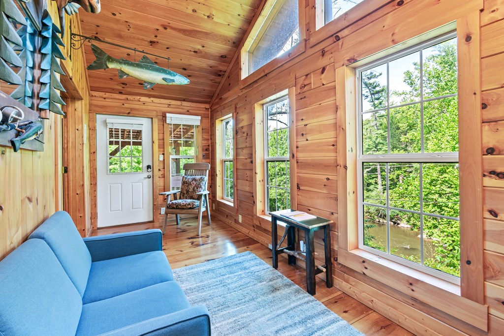 435736 Blue Ridge Active