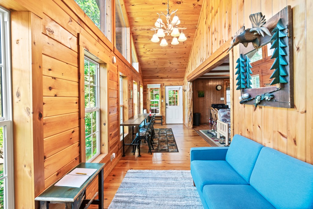 435736 Blue Ridge Active
