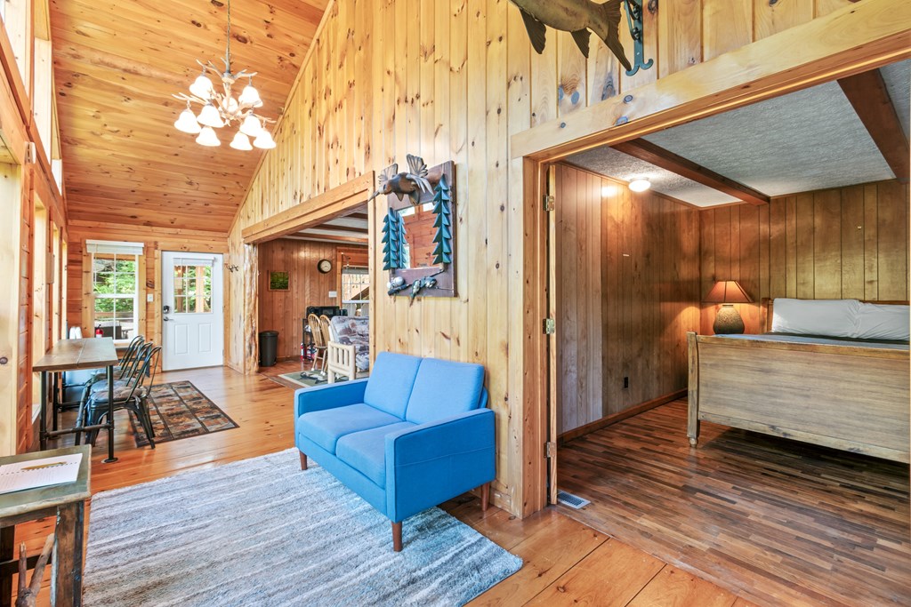 435736 Blue Ridge Active