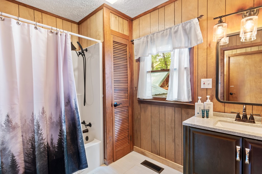 435736 Blue Ridge Active