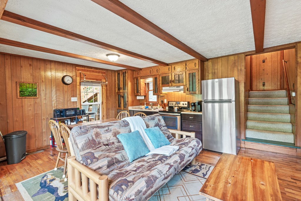 435736 Blue Ridge Active