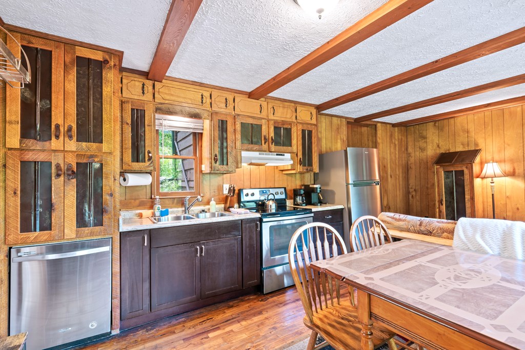 435736 Blue Ridge Active