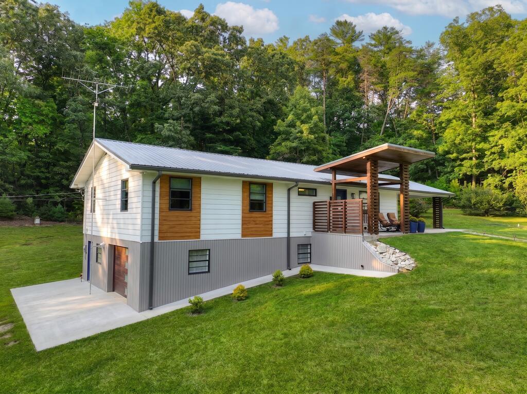 435760 Blue Ridge Active