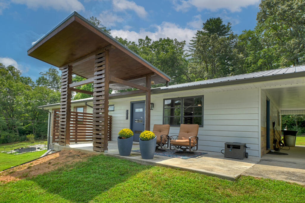 435760 Blue Ridge Active