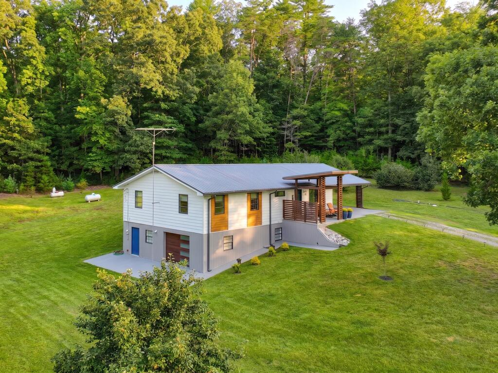 435760 Blue Ridge Active