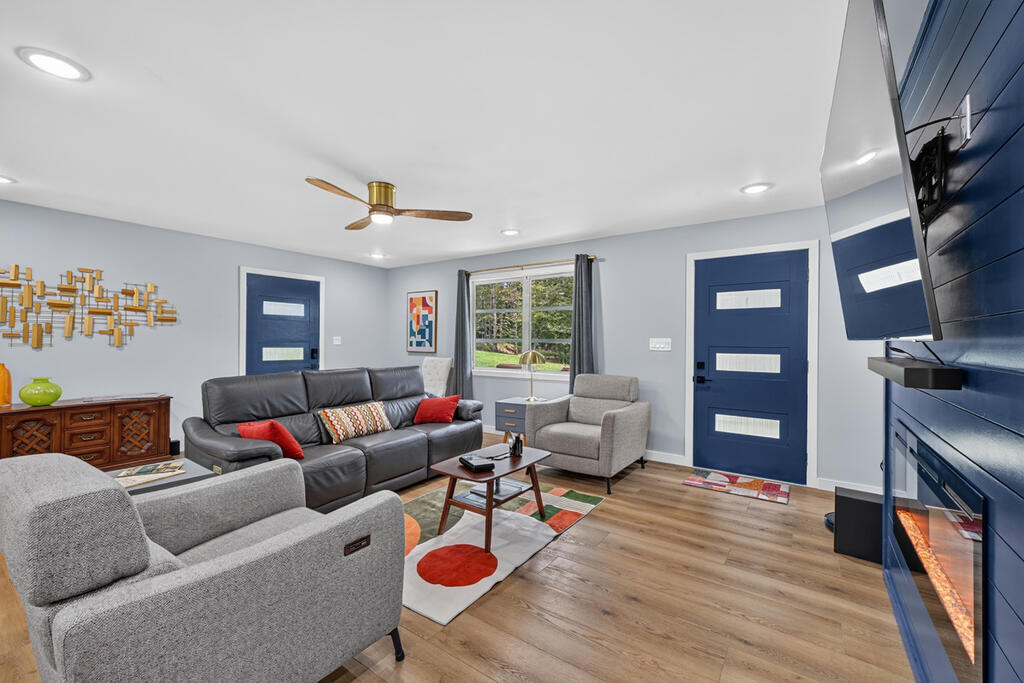 435760 Blue Ridge Active