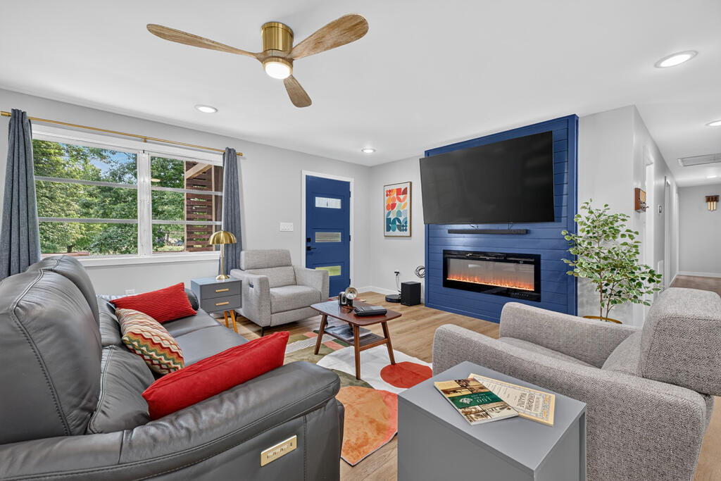 435760 Blue Ridge Active