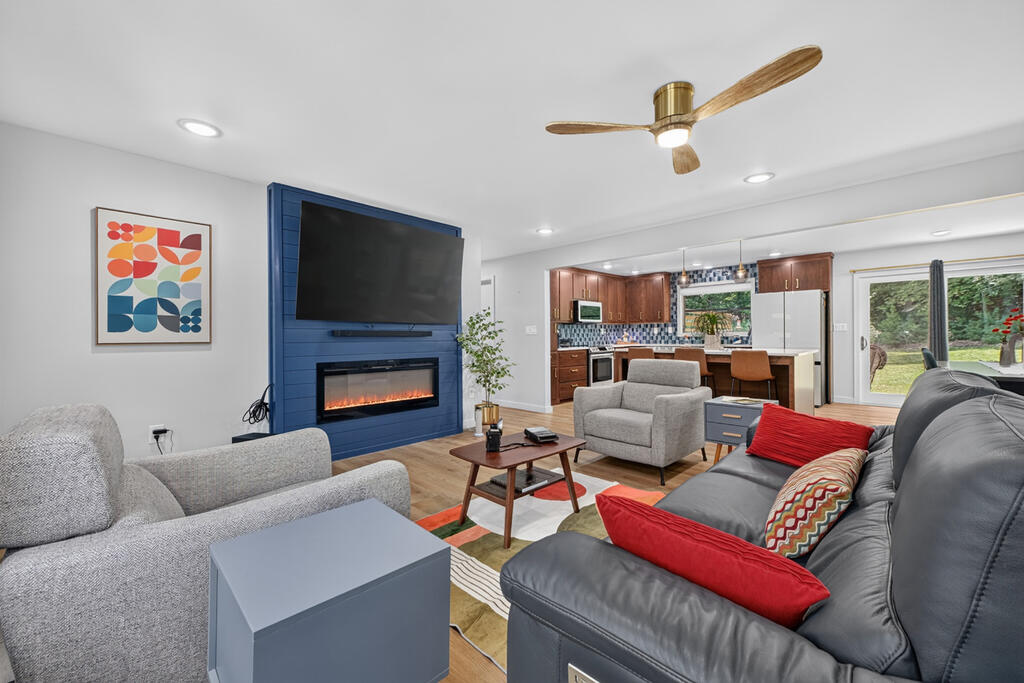 435760 Blue Ridge Active