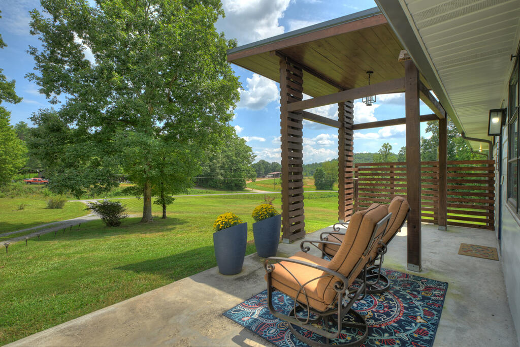 435760 Blue Ridge Active