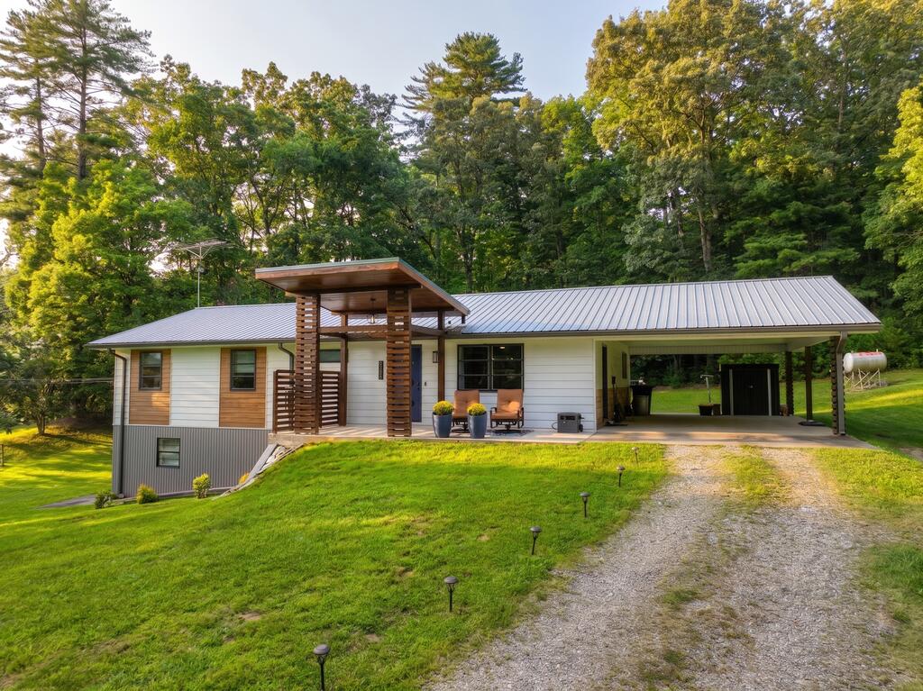 435760 Blue Ridge Active