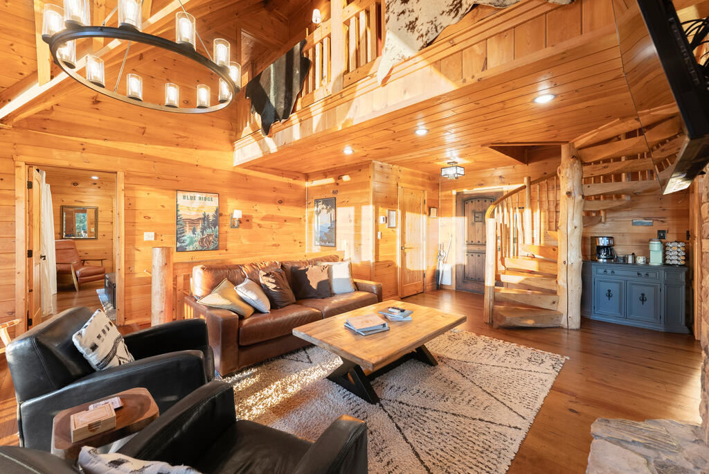 435768 Blue Ridge Active