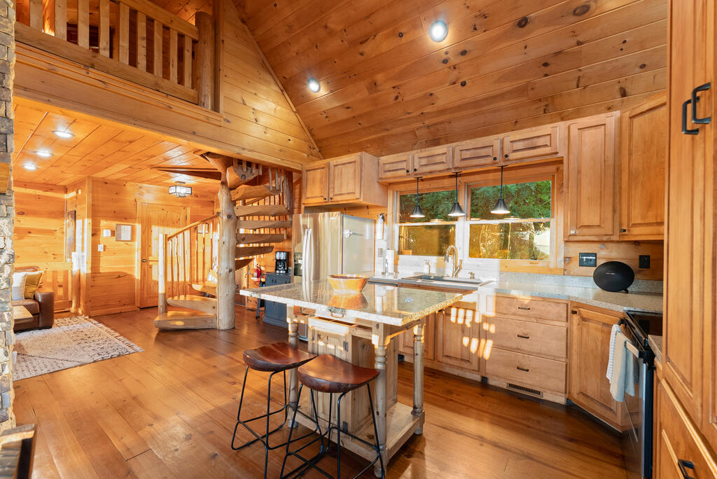 435768 Blue Ridge Active