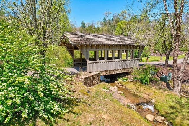 435774 Blue Ridge Active