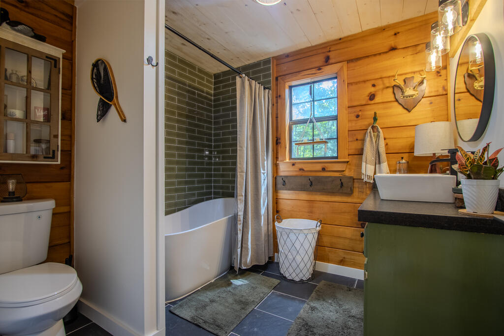 435781 Blue Ridge Active