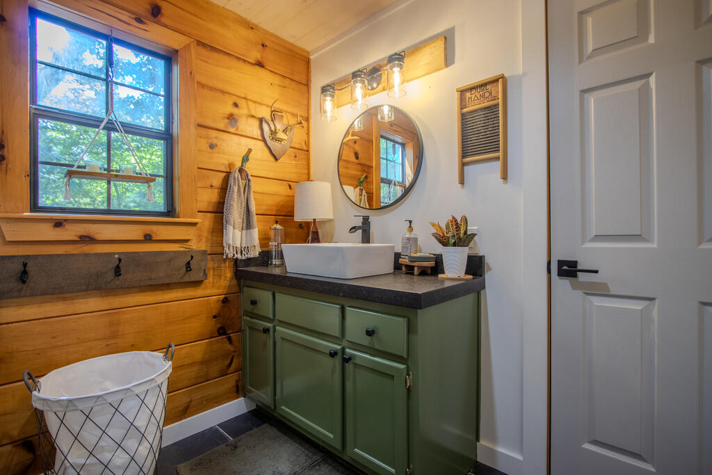 435781 Blue Ridge Active