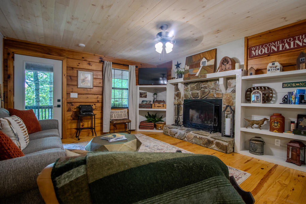 435781 Blue Ridge Active