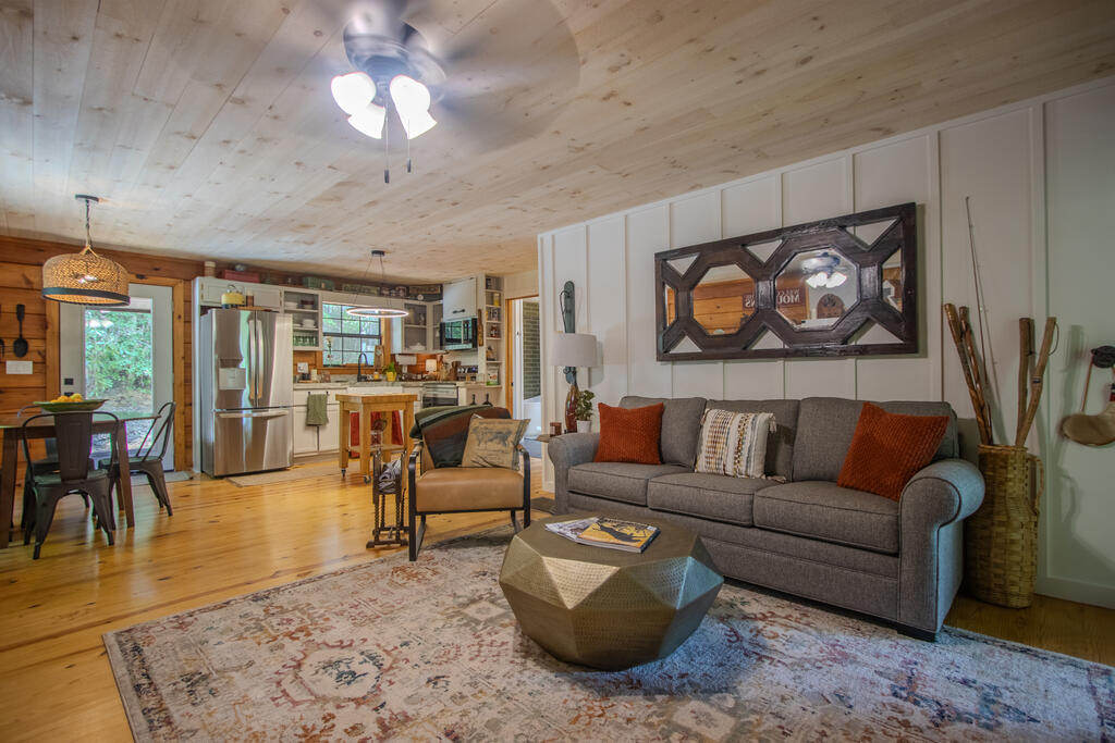435781 Blue Ridge Active