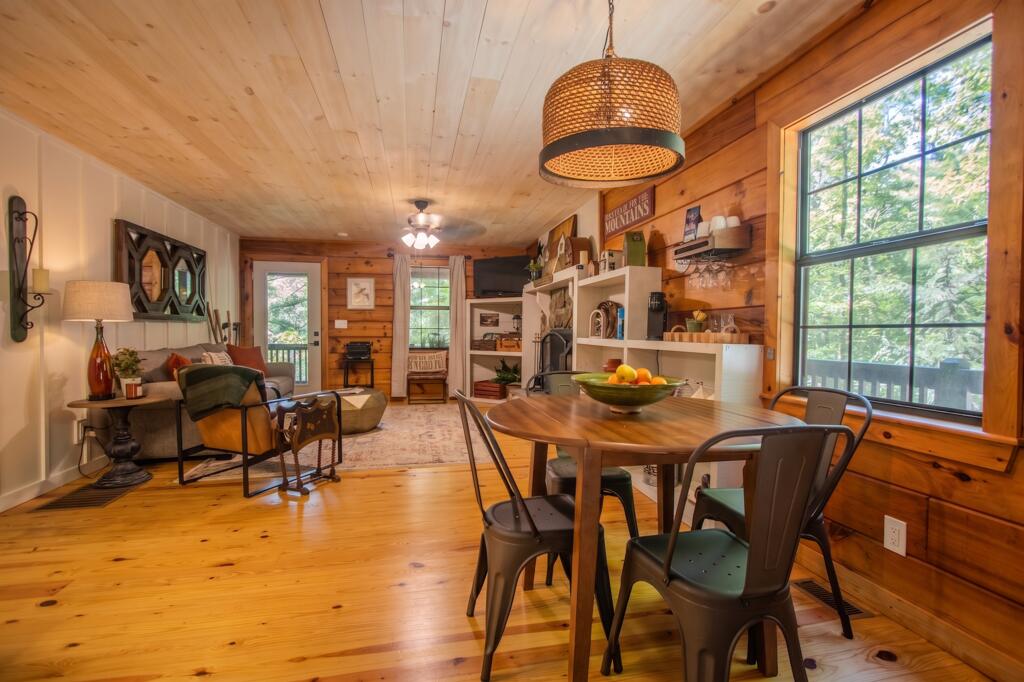 435781 Blue Ridge Active