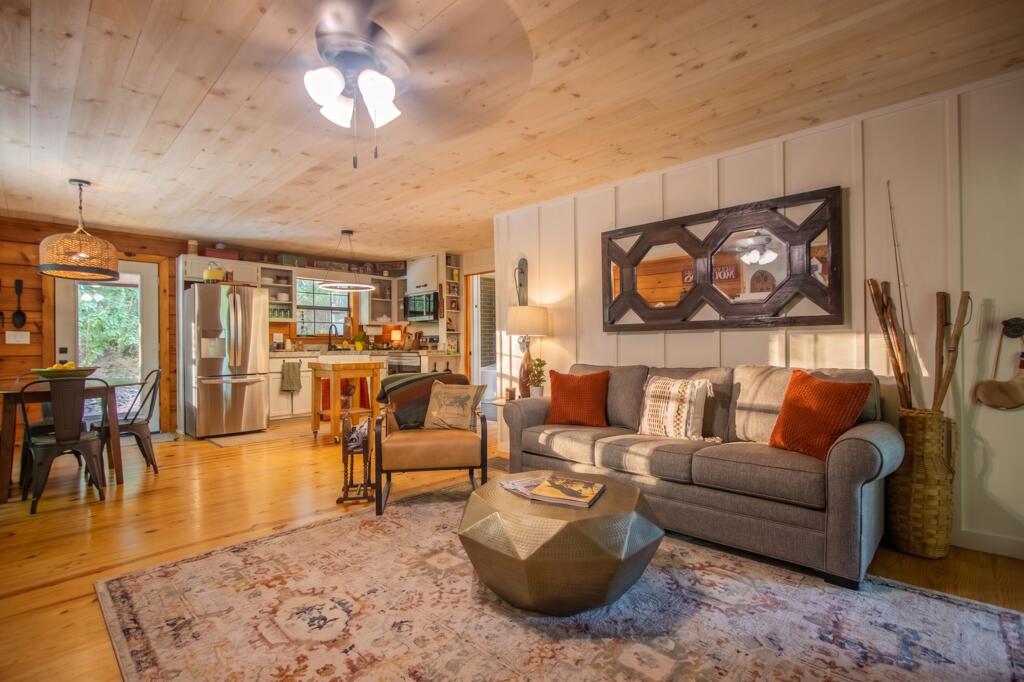 435781 Blue Ridge Active
