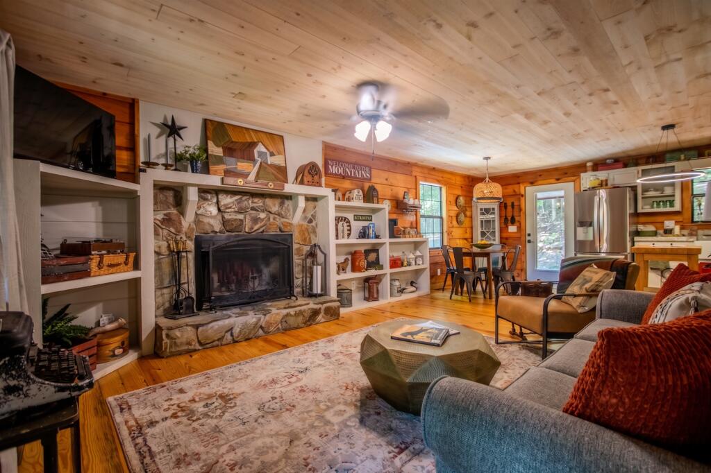 435781 Blue Ridge Active