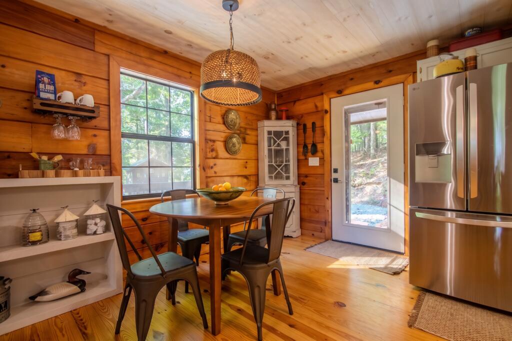 435781 Blue Ridge Active