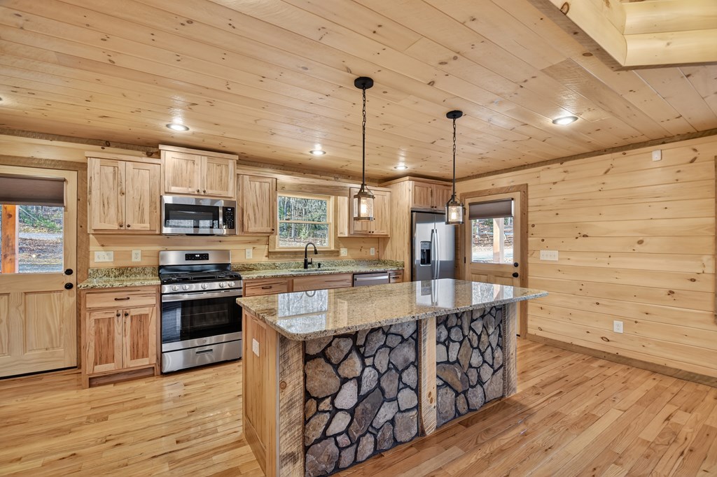 435782 Blue Ridge Active