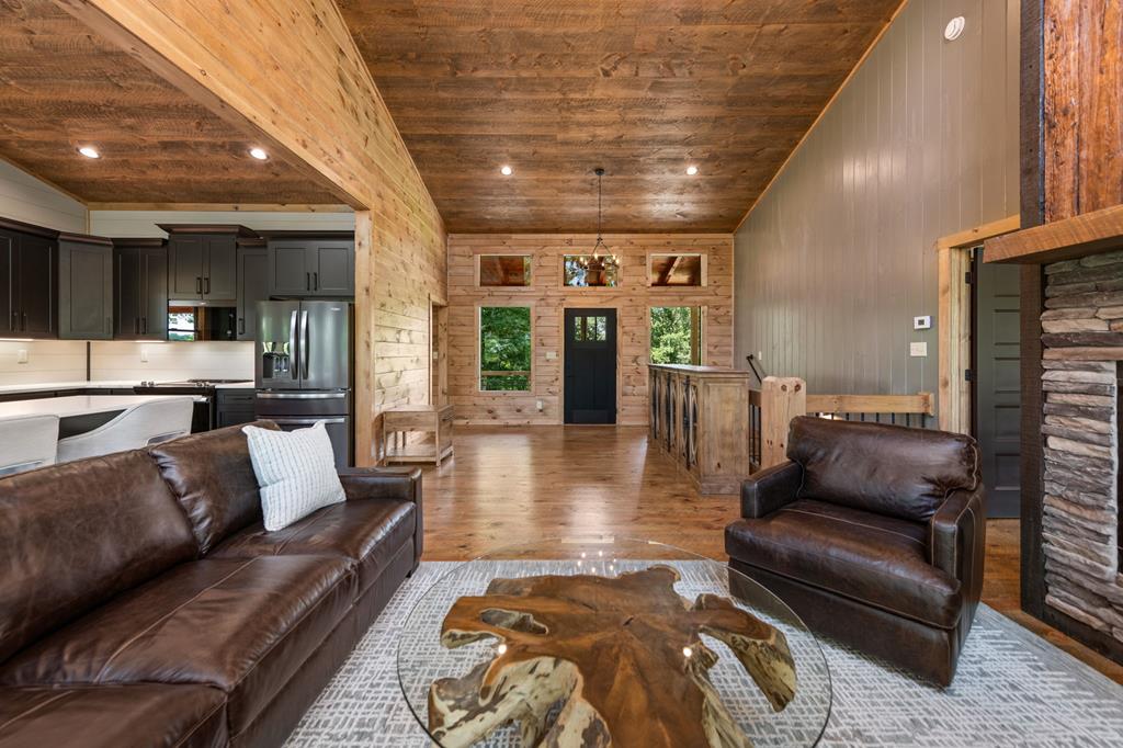 435797 Blue Ridge Active